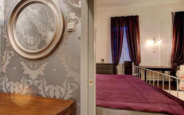 Longo on Bolshaya Konyushennaya