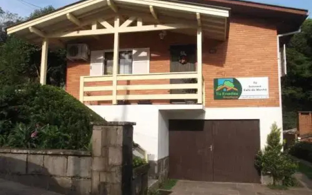 Hospedagem Tia Erondina