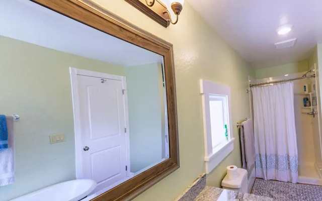 Pioneer House - North Suite