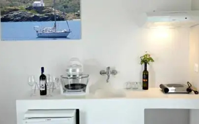 Aegean View Seaside Rooms & Studios