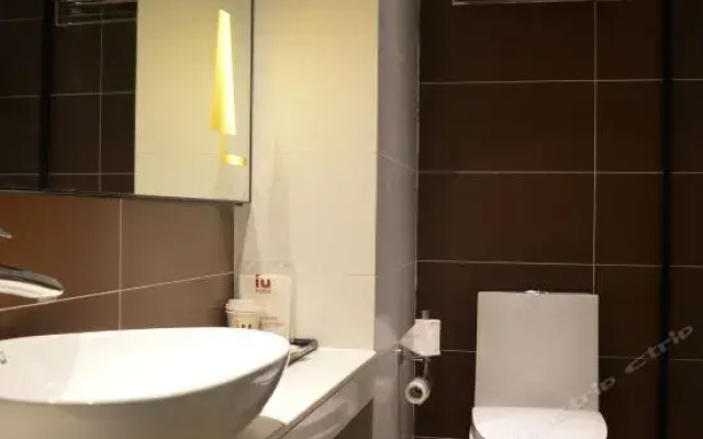 IU Hotel Shijiazhuang Xinji Shifu Street Branch