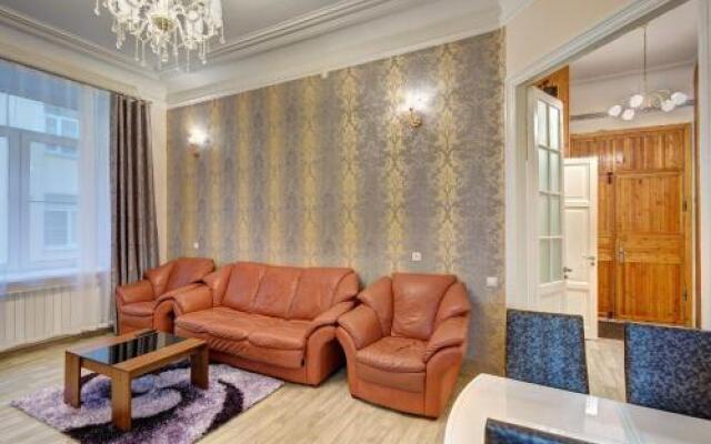 Belyye Nochi U Nevskogo