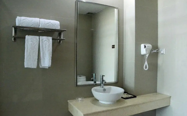 Oriental Shine Hotel Dayun Branch