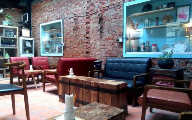 Move-Together cafe hostel