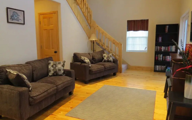 Wolf Creek Cabin - Windy Hollow