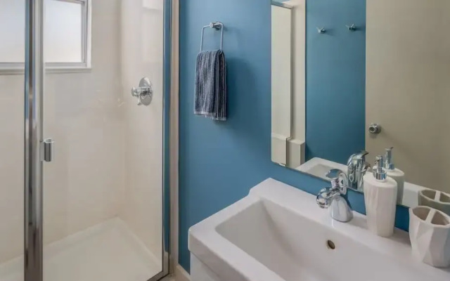 Quaint 2BR Near Downtown by WanderJaunt
