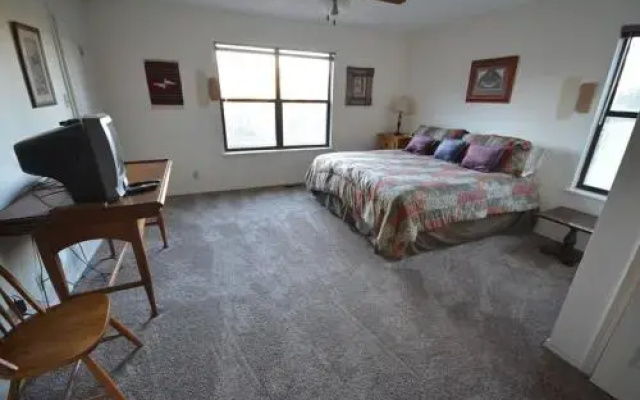 Chelsea House - 3 Br condo by RedAwning