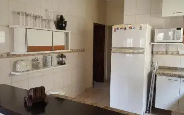 Casa espaçosa a 100m da praia Perequê Açu