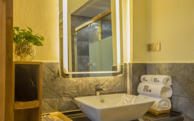 Cloud Boutique Resort Nanmen Qiao Branch – Bathroom – Lijiang