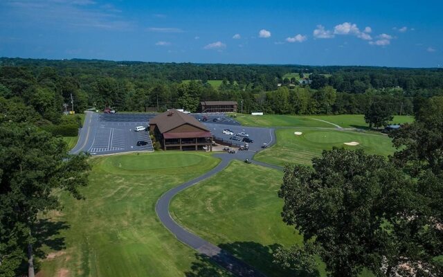 Brushy Mountain Lodges & Golf Club Hotel Room