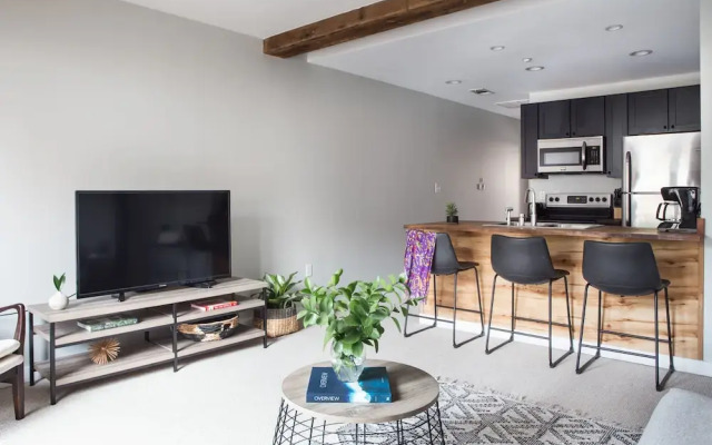 Grand Irish Channel Suites by Sonder