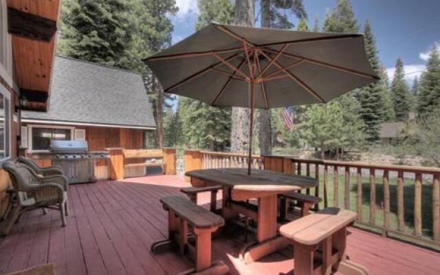 Welch Pet Friendly Cabin by RedAwning