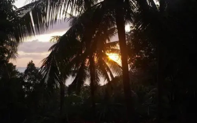 Le Balcon, Haad Yao.