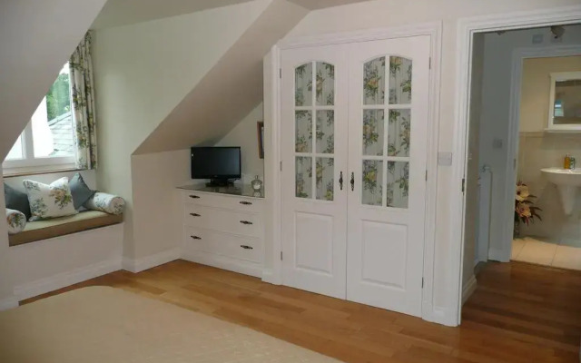 Ditton Lodge Bed and Breakfast