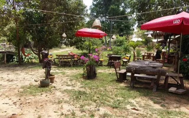 Kohmak Riverside Resort