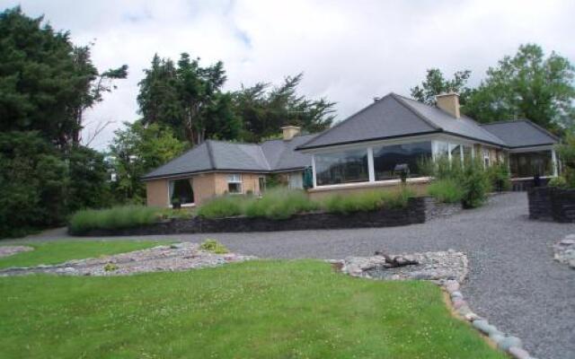 Lakeshore Lodge