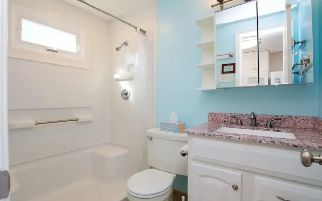 46th St Windjammer 207 1Br Condo