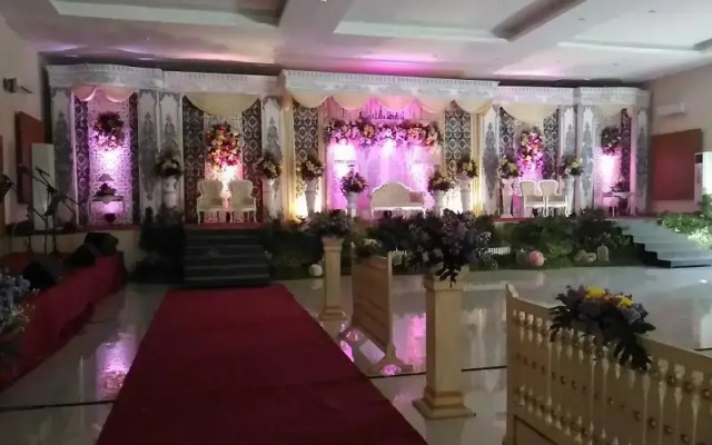 De Resort Hotel and Convention