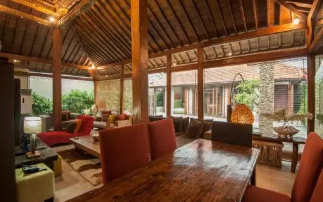 Echo Beach Residence