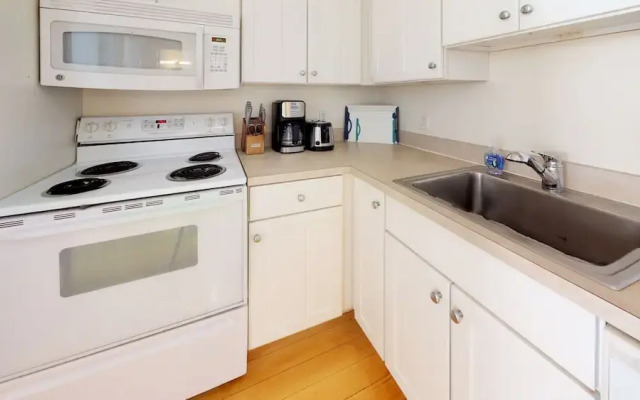 Boston Commons Apartments by Barsala