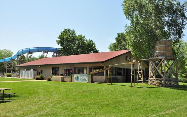 Fremont Jellystone Park Comfort Cabin 15