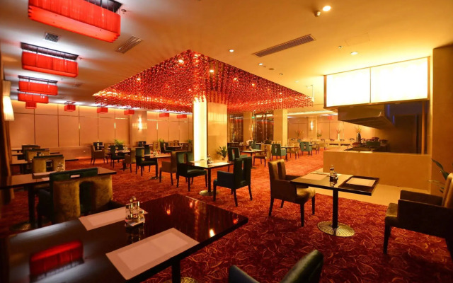 Huating Lake Shijiyuan Intl Hotel
