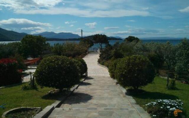 Holiday Villa With sea View in Paralia Avlidas