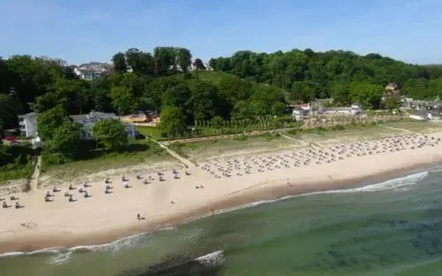 Villa Karola Ferienwohnungen Paradies Rügen