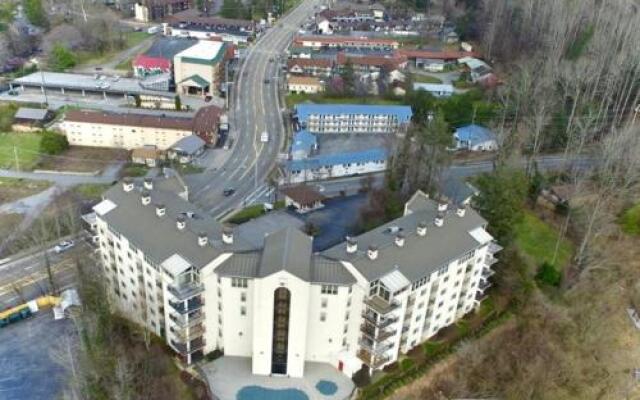 Gatlinburg Chateau Condo #508 by RedAwning