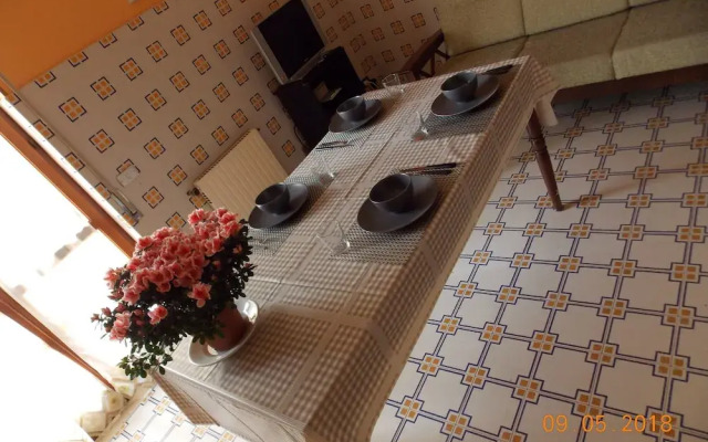 Leone Home