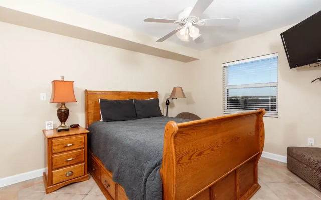 Pelican Isle 502 by RedAwning