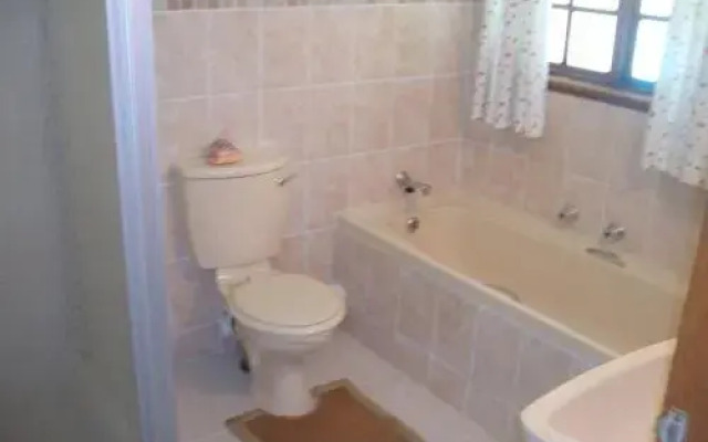 Oaktree Lodge Guest House