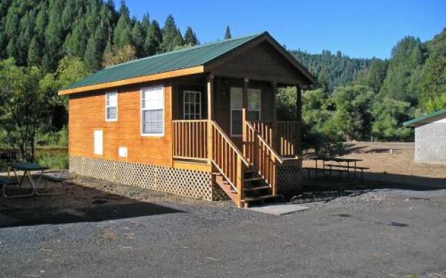 Yosemite Lakes Wheelchair Accessible Cabin 46