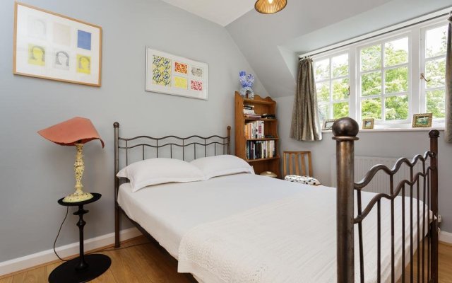 Three Bedroom House in Hampstead Garden Suburb