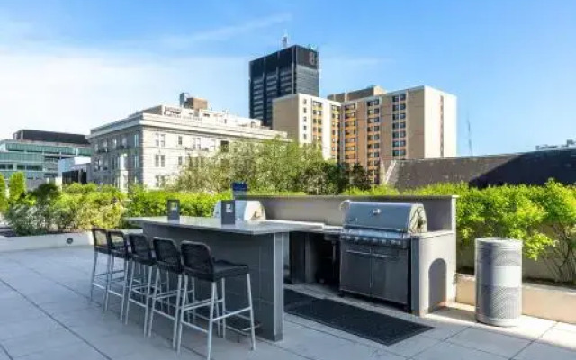 Stay Alfred at 2116 Chestnut