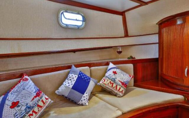 Exclusive Boat Charter