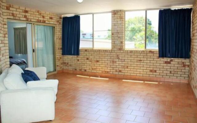 Spacious unit with views of Pumicestone - Wattle Ave, Bongaree