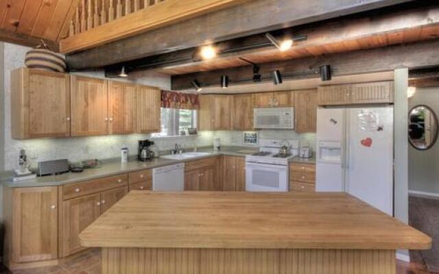 Welch Pet Friendly Cabin by RedAwning