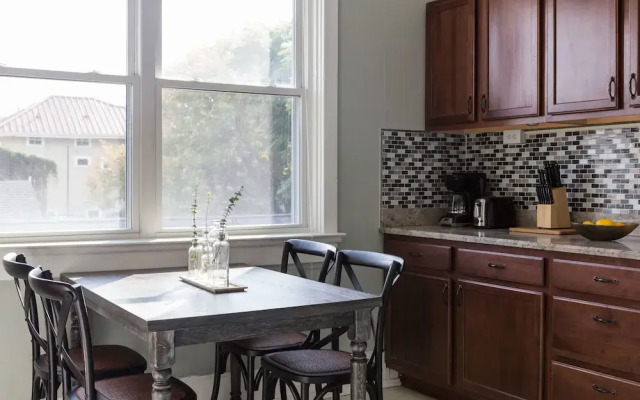 Elegant Lower Garden District Suites by Sonder