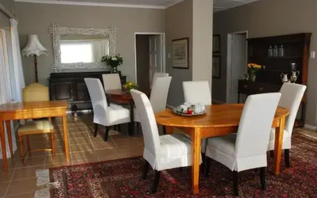 Sneezewood Farm Bed&Breakfast and Self-Catering Cottage