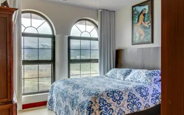 Luxury Oceanfront Penthouse at Crocs