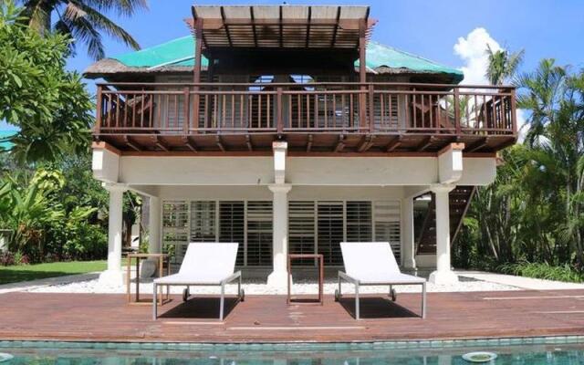 Exotic Beach Villa Alamanda