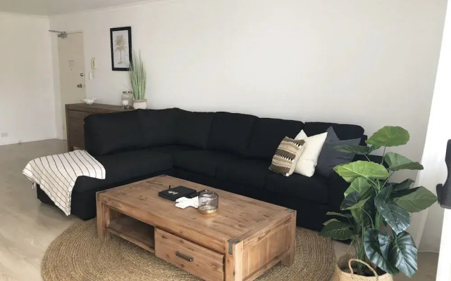 Sunshine Beach Luxe Apartment