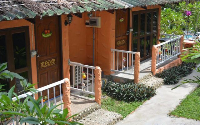 Baansuan Tayida Resort & Homestay
