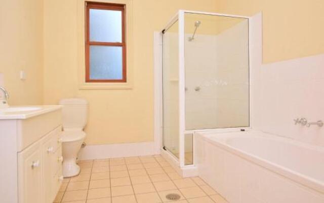 Grasmere Estate Homestead - hear the Lions roar from nearby Hunter Valley Zoo