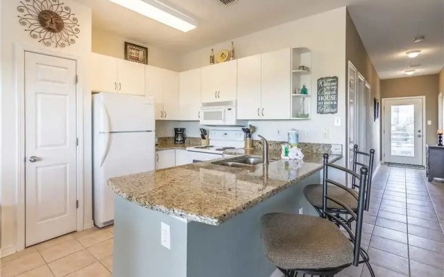 Romar Lakes 302B - 2 Br condo by RedAwning