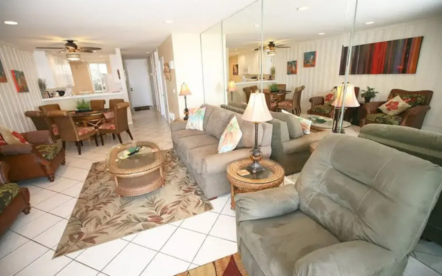 Palm Villa by RedAwning