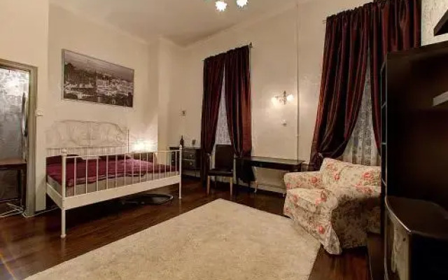 Longo on Bolshaya Konyushennaya