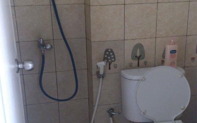 Rose Rooms @ Apartemen Margonda Residence by ZUZU