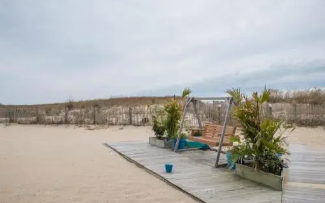 46th St Windjammer 307 1Br Condo